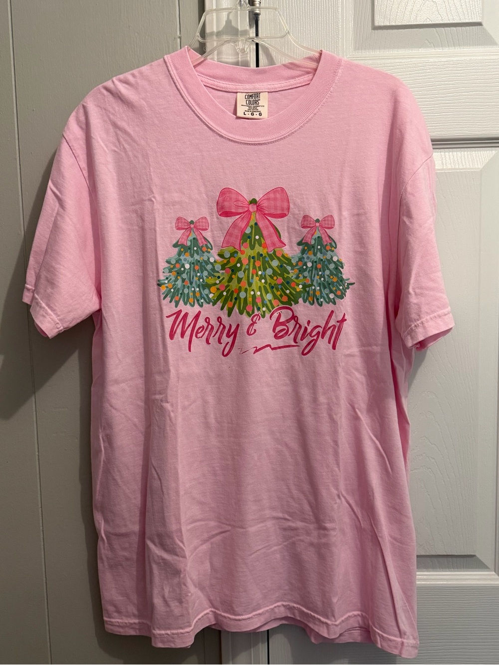 Comfort Colors Pink 'Merry & Bright' Holiday Graphic Tee